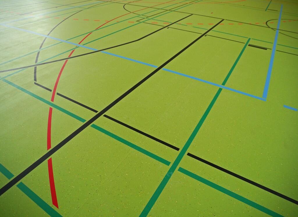 Multi-sport court floor with several sets of lines